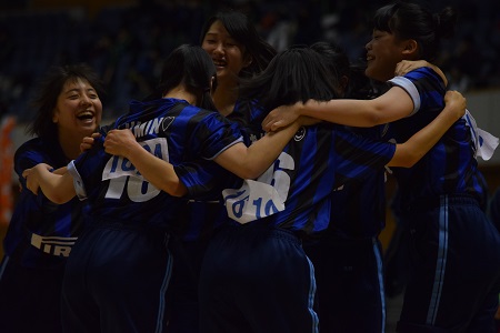 真剣勝負で深まるクラスの団結力！北海きたえーるで球技大会。